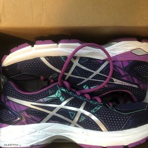 ASICS women’s shoes size 6